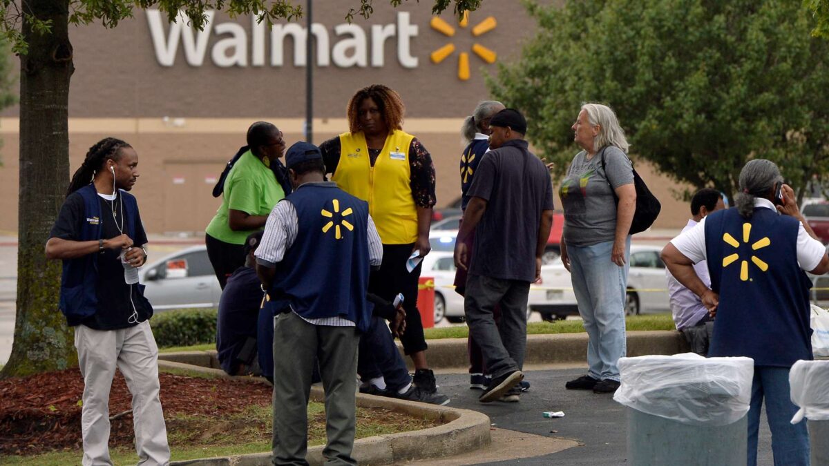 Walmart seguirá vendiendo armas pese a los atentados en sus tiendas