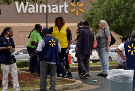 Walmart seguirá vendiendo armas pese a los atentados en sus tiendas