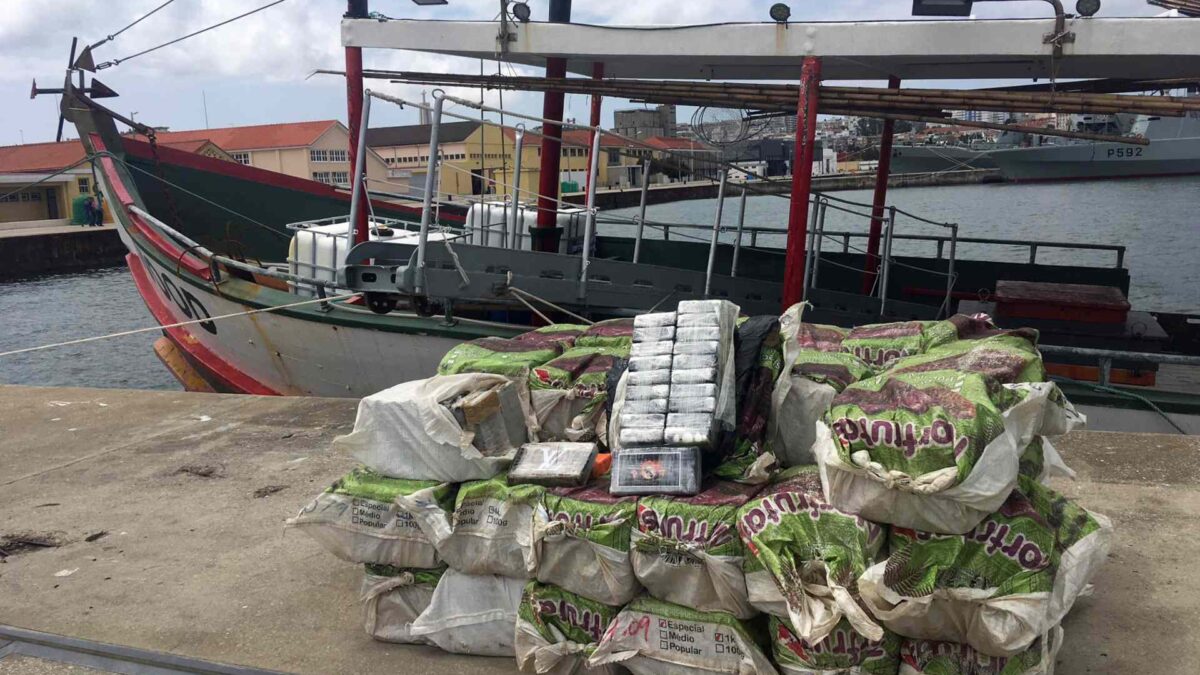 Encuentran cocaína en un buque que transporta cohetes en la Guayana francesa