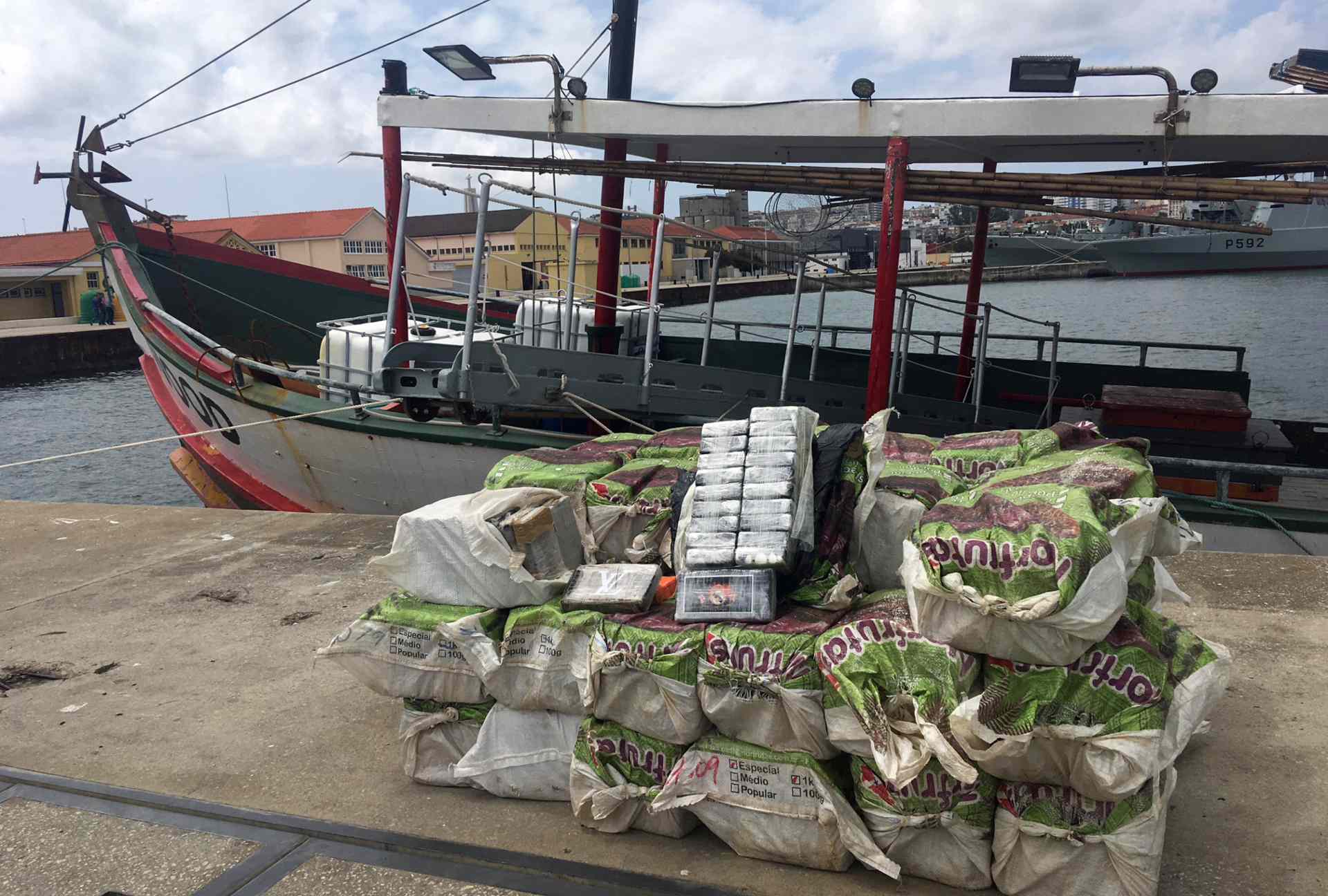 Encuentran cocaína en un buque que transporta cohetes en la Guayana francesa