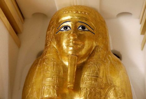 Nueva York devuelve a Egipto un valioso sarcófago robado en 2011 que se exhibió en el Met