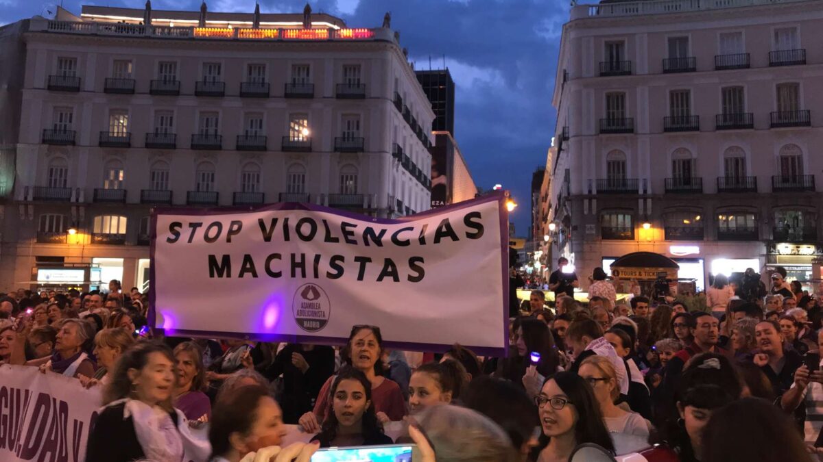 La noche violeta ilumina las calles de España para luchar contra la violencia de género