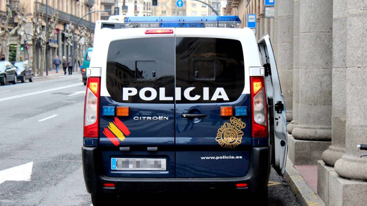 Aparece muerto un hombre en su casa que estaba siendo devorado por su perro