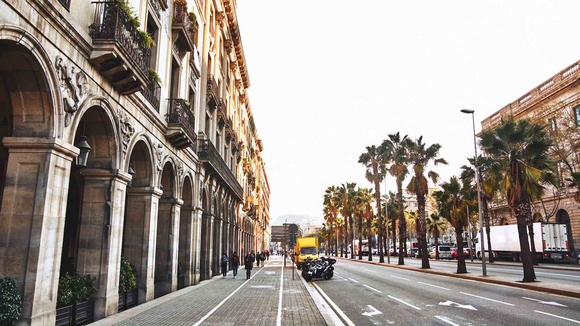 Barcelona multará a los vehículos más contaminantes a partir de abril