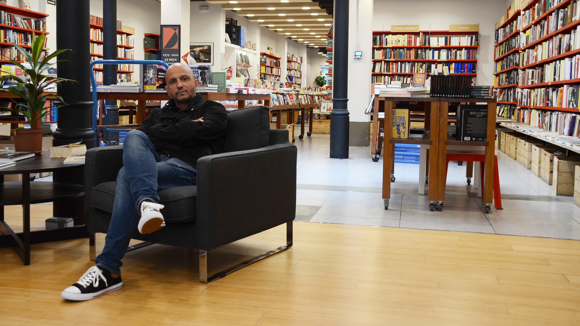 Jorge Carrión: “Amazon ha colonizado el imaginario de la compra de libros por internet”