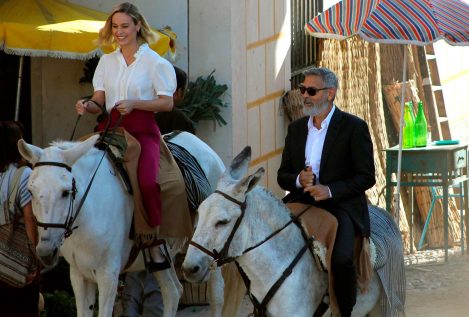 Clooney pasea en burro por un pueblo español para rodar un anuncio