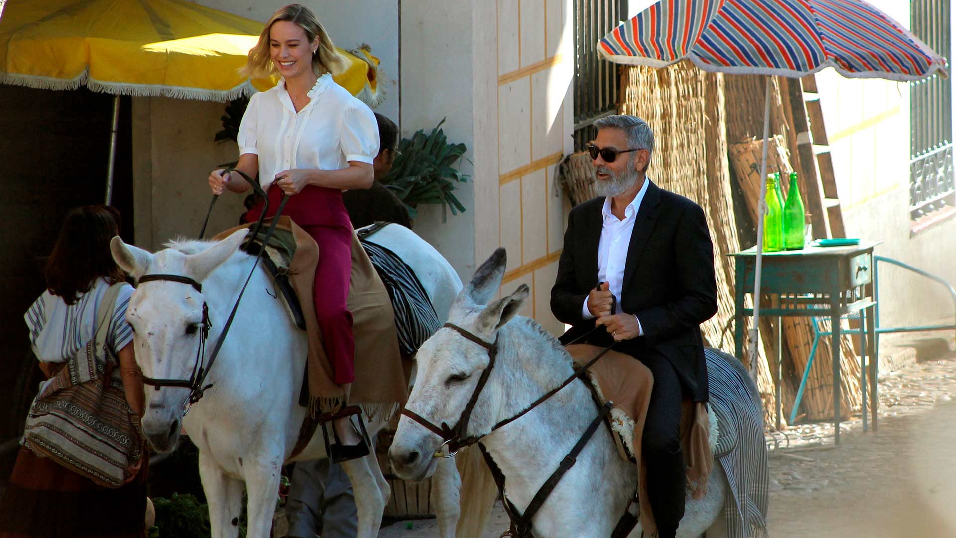 Clooney pasea en burro por un pueblo español para rodar un anuncio