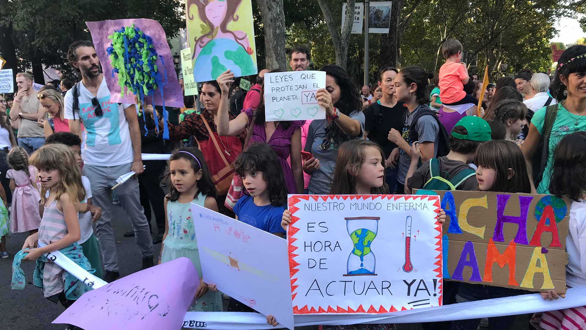 De Atocha a Sol, las voces madrileñas se unen a la protesta global