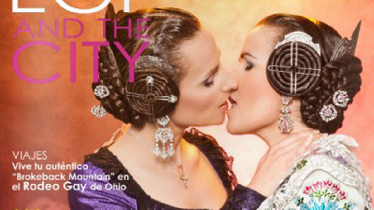 El beso entre dos falleras que revolucionó las redes se convierte en falla