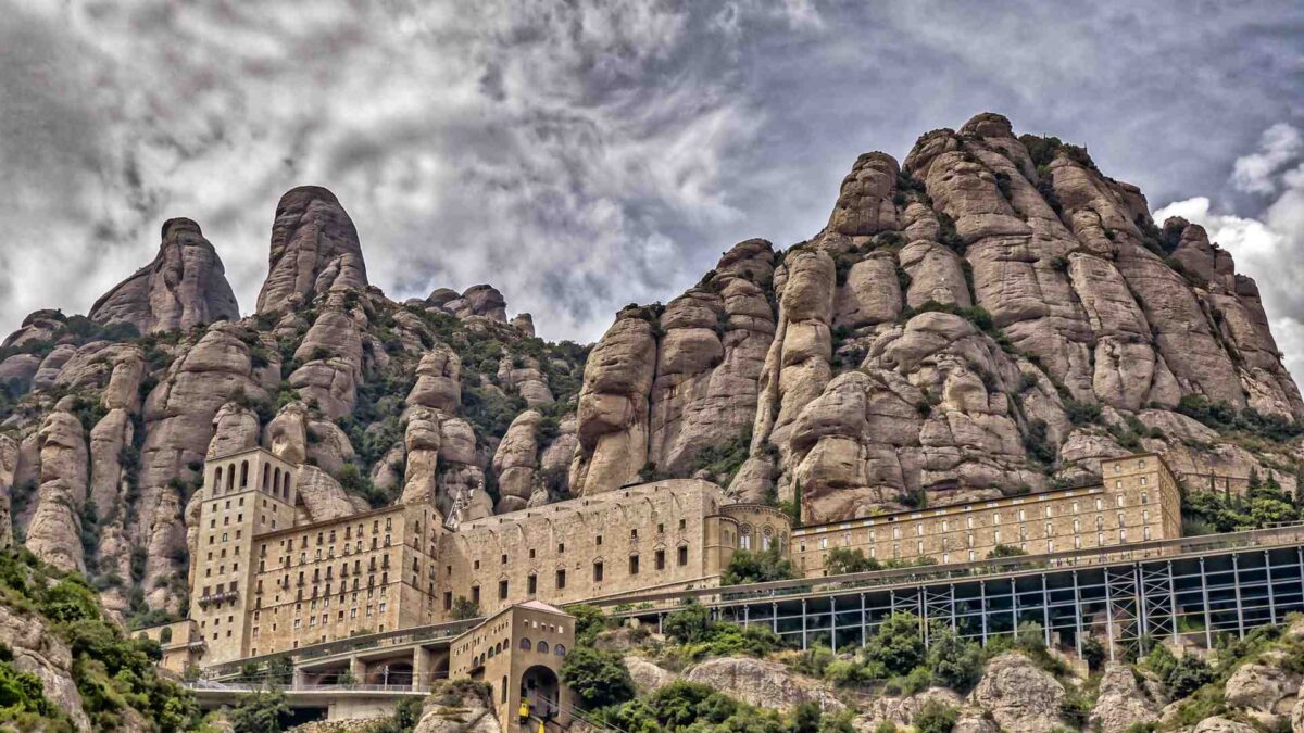 El Monasterio de Montserrat denunciará una docena de abusos cometidos por sus monjes