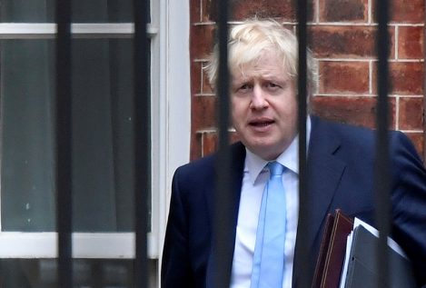 El Parlamento británico asesta un último golpe a Johnson antes de suspenderse