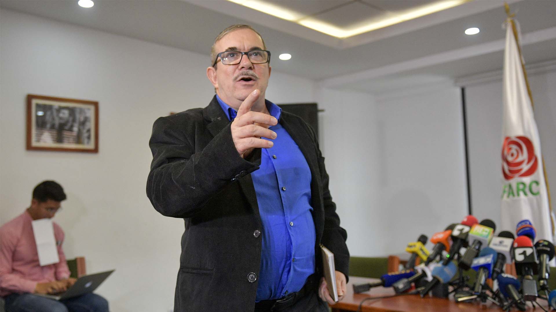 El partido FARC pide a sus antiguas tropas guerrilleras no retomar las armas