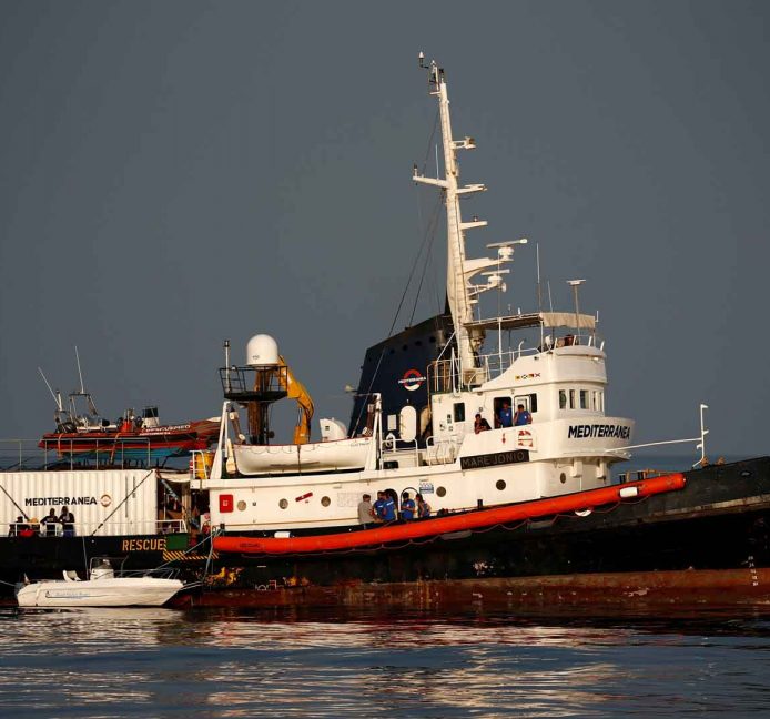 El barco 'Mare Jonio', incautado y multado con 300.000 euros por entrar en aguas italianas