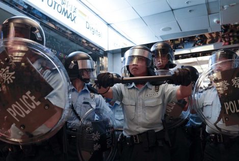 La asociación de Policía de Hong Kong defiende usar munición real en las protestas