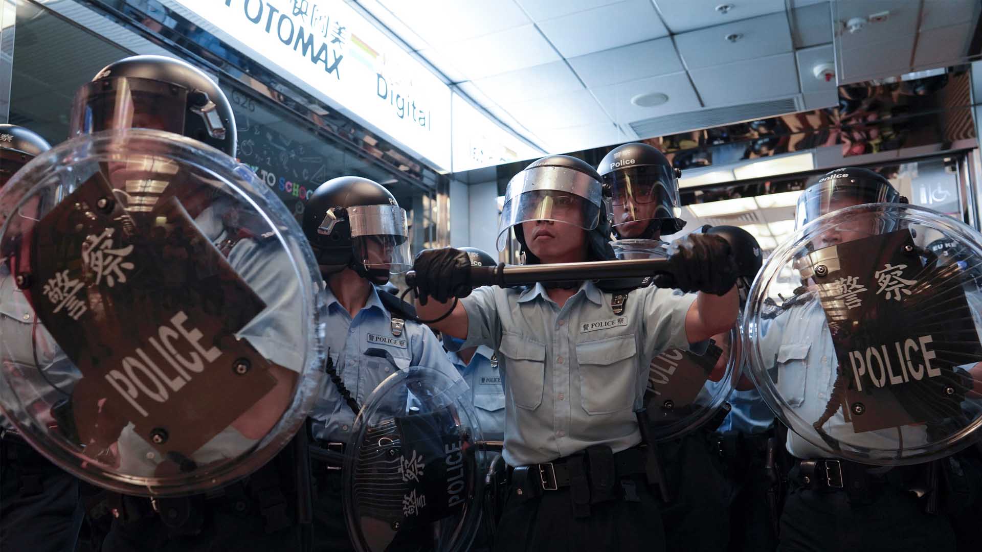 La asociación de Policía de Hong Kong defiende usar munición real en las protestas