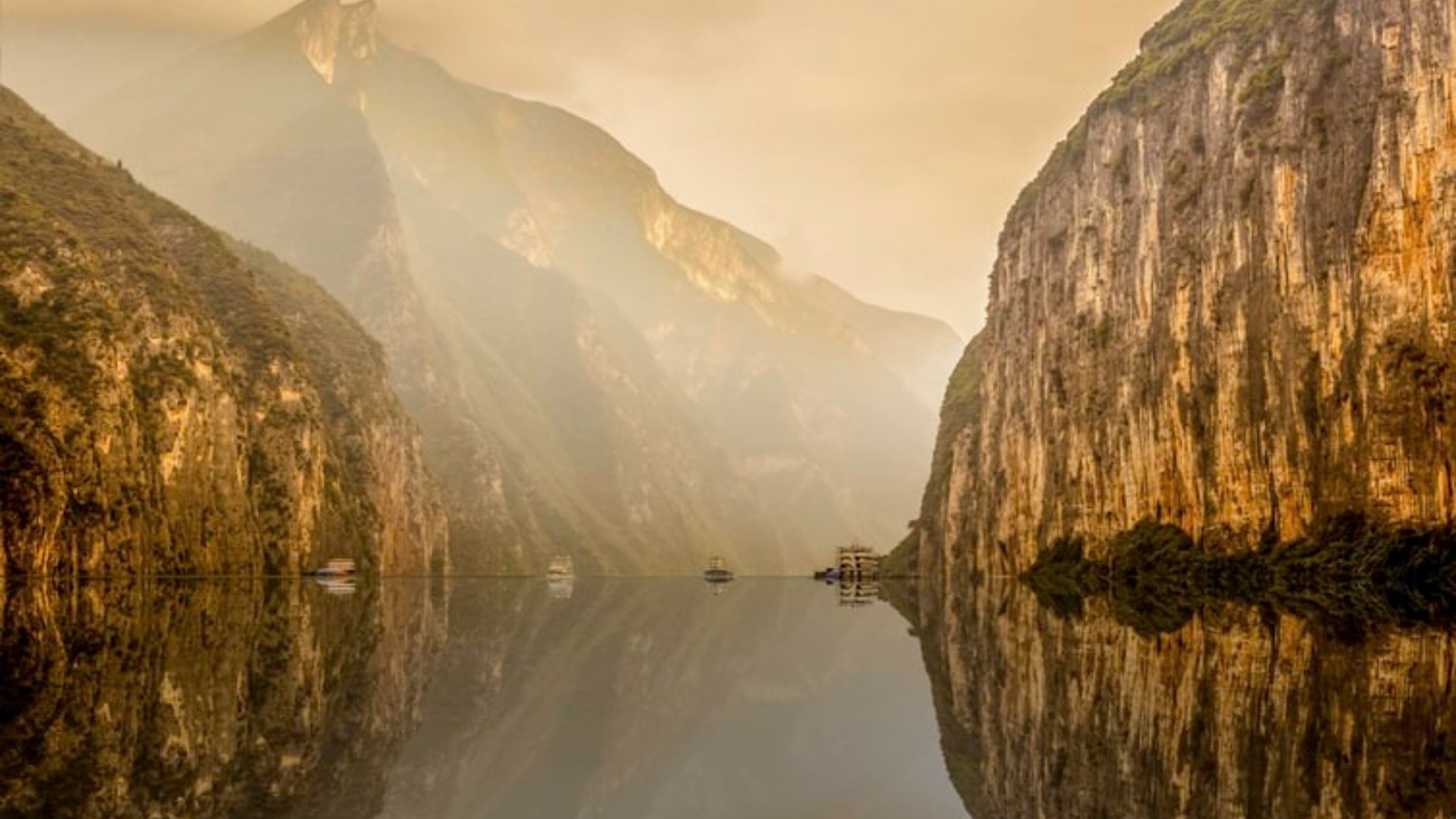 China encuentra a su monstruo del Lago Ness y resulta ser una gigante bolsa de plástico