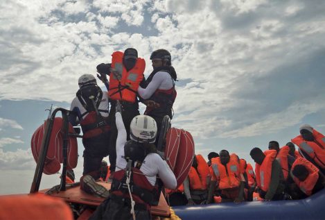 Los 82 migrantes del Ocean Viking podrán desembarcar en Lampedusa