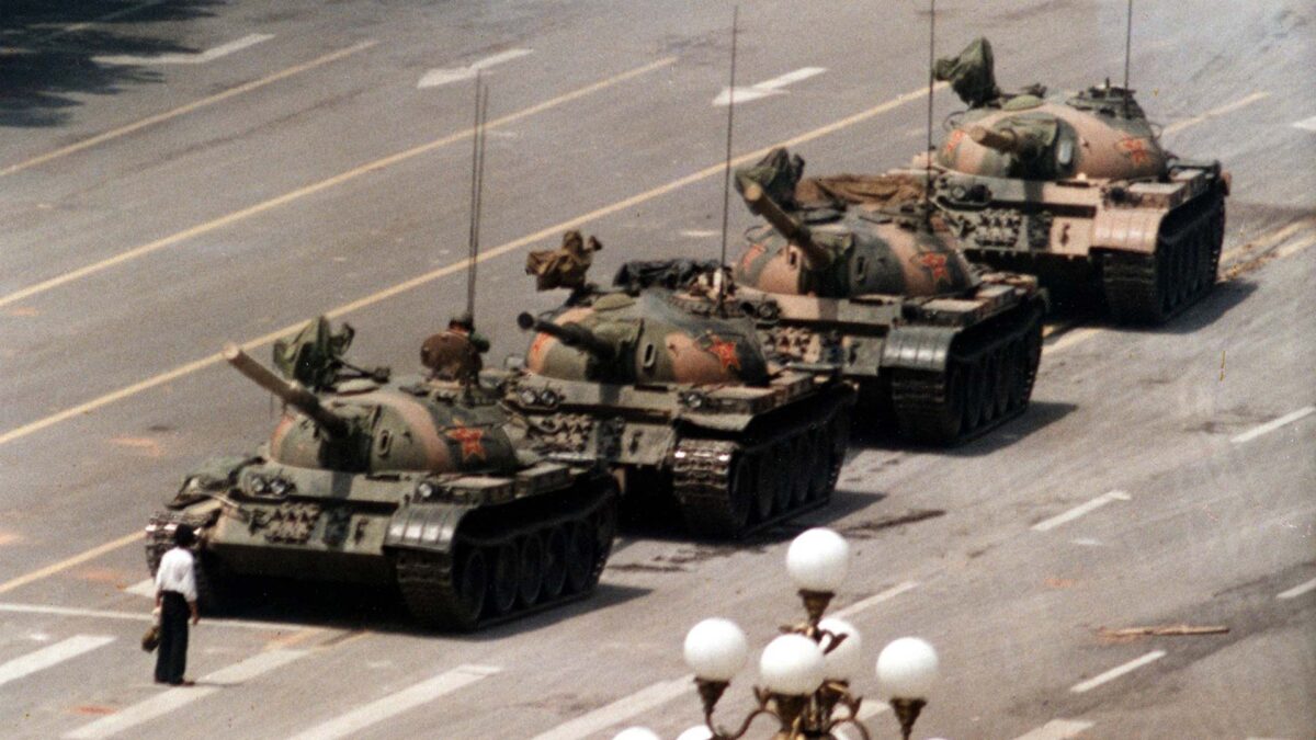 Muere Charlie Cole, el fotógrafo de la icónica instantánea de Tiananmen