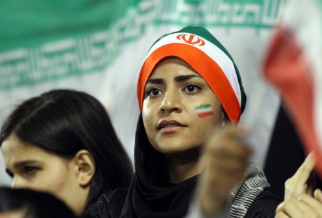 Muere tras prenderse fuego una activista iraní que intentó entrar en un estadio de fútbol masculino