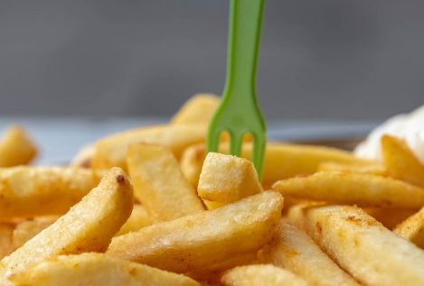 Un adolescente se queda ciego por alimentarse solo de patatas fritas