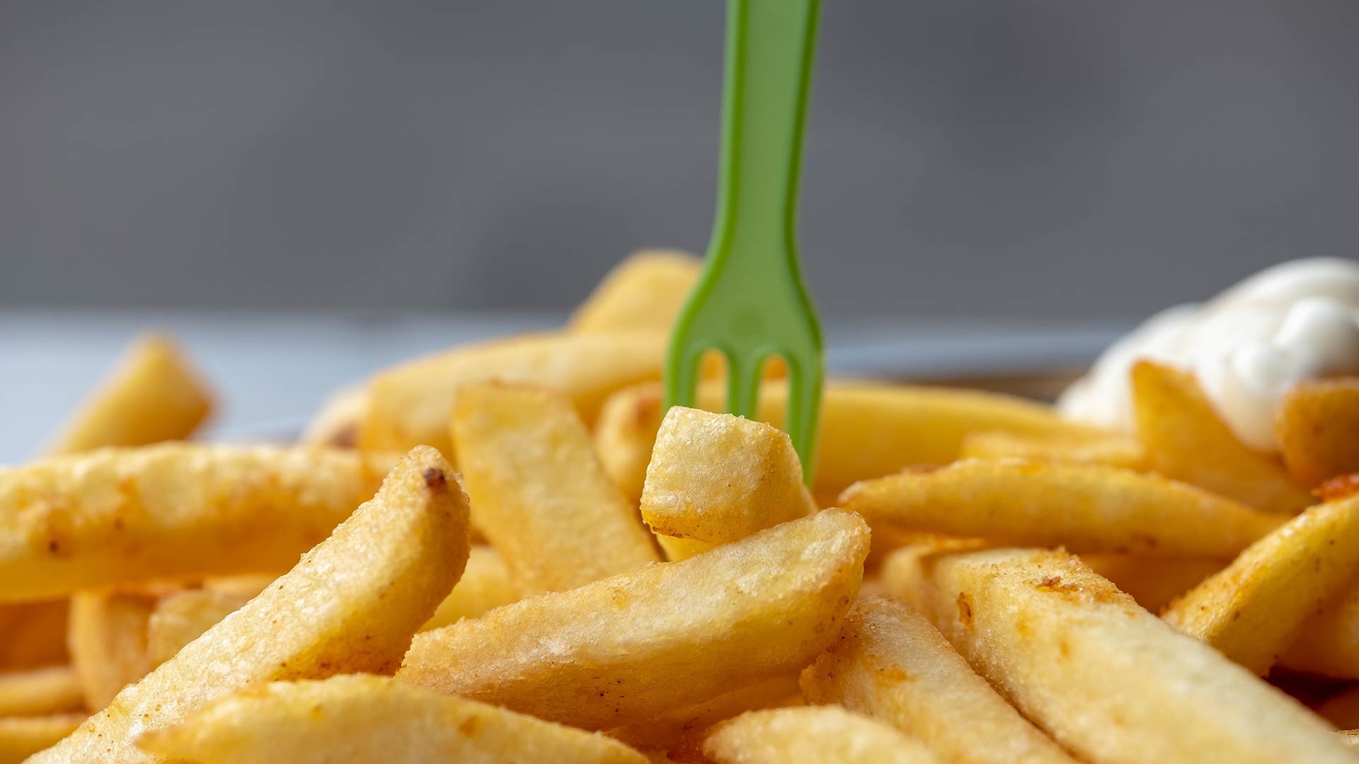 Un adolescente se queda ciego por alimentarse solo de patatas fritas