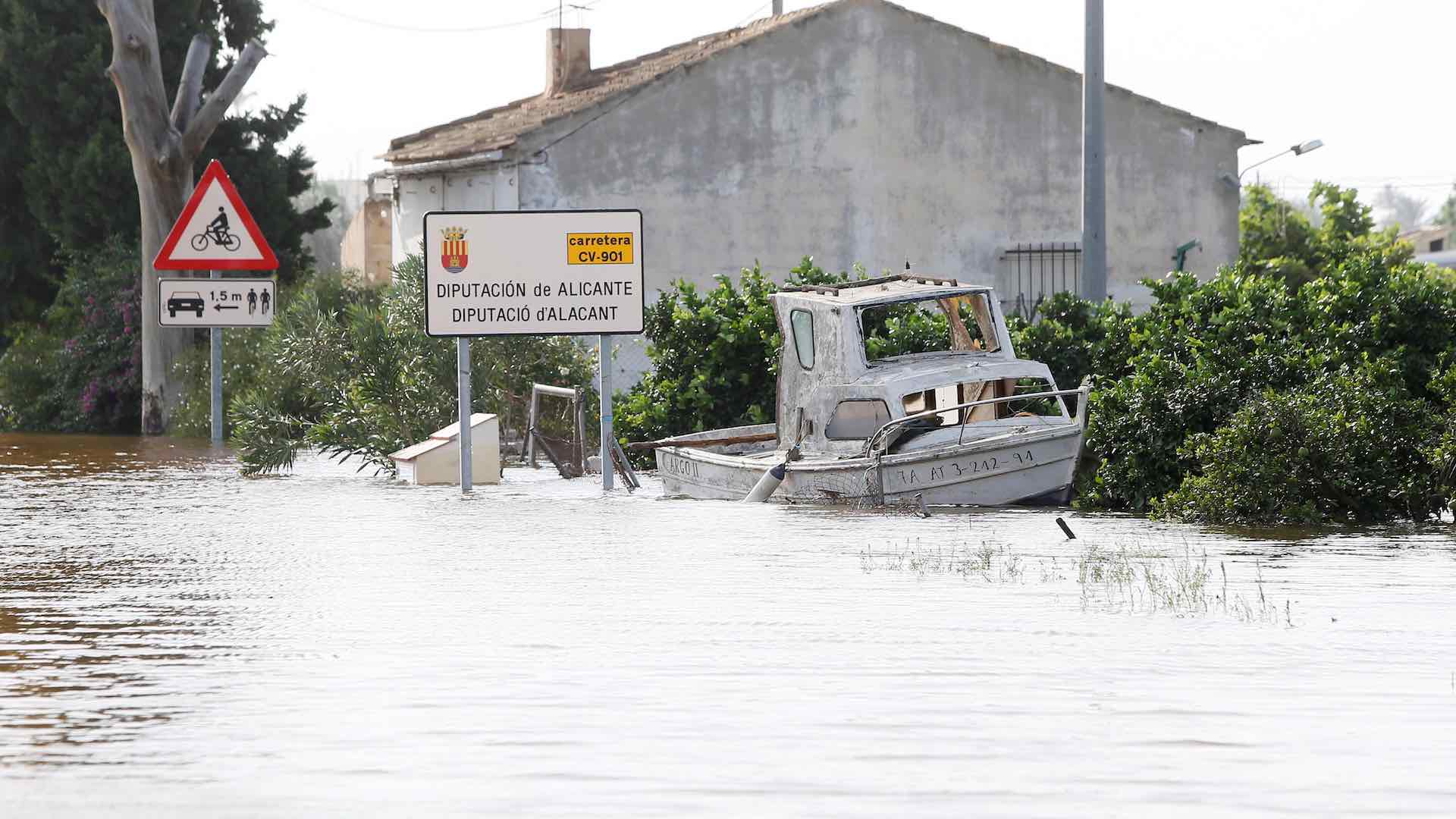 Encuentran ileso en Alicante a un hombre arrastrado por el agua cuando iba en quad