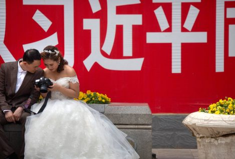 Una familia china celebra 23 bodas y divorcios en un mes para obtener viviendas del Estado