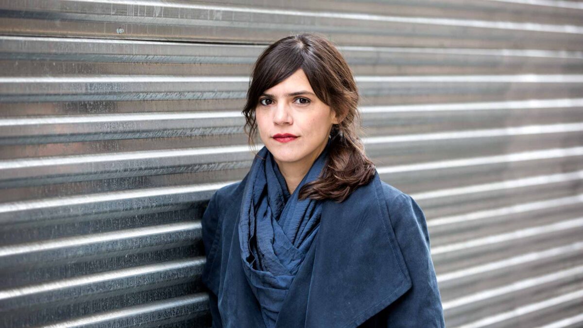 Valeria Luiselli confronta la nostalgia del presente en su última novela: ‘Desierto Sonoro’