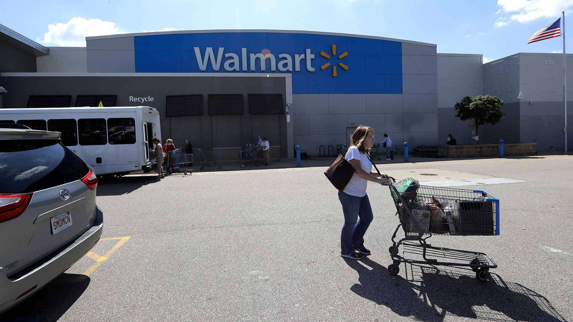 Walmart dejará de vender munición para armas cortas tras los últimos tiroteos en EEUU