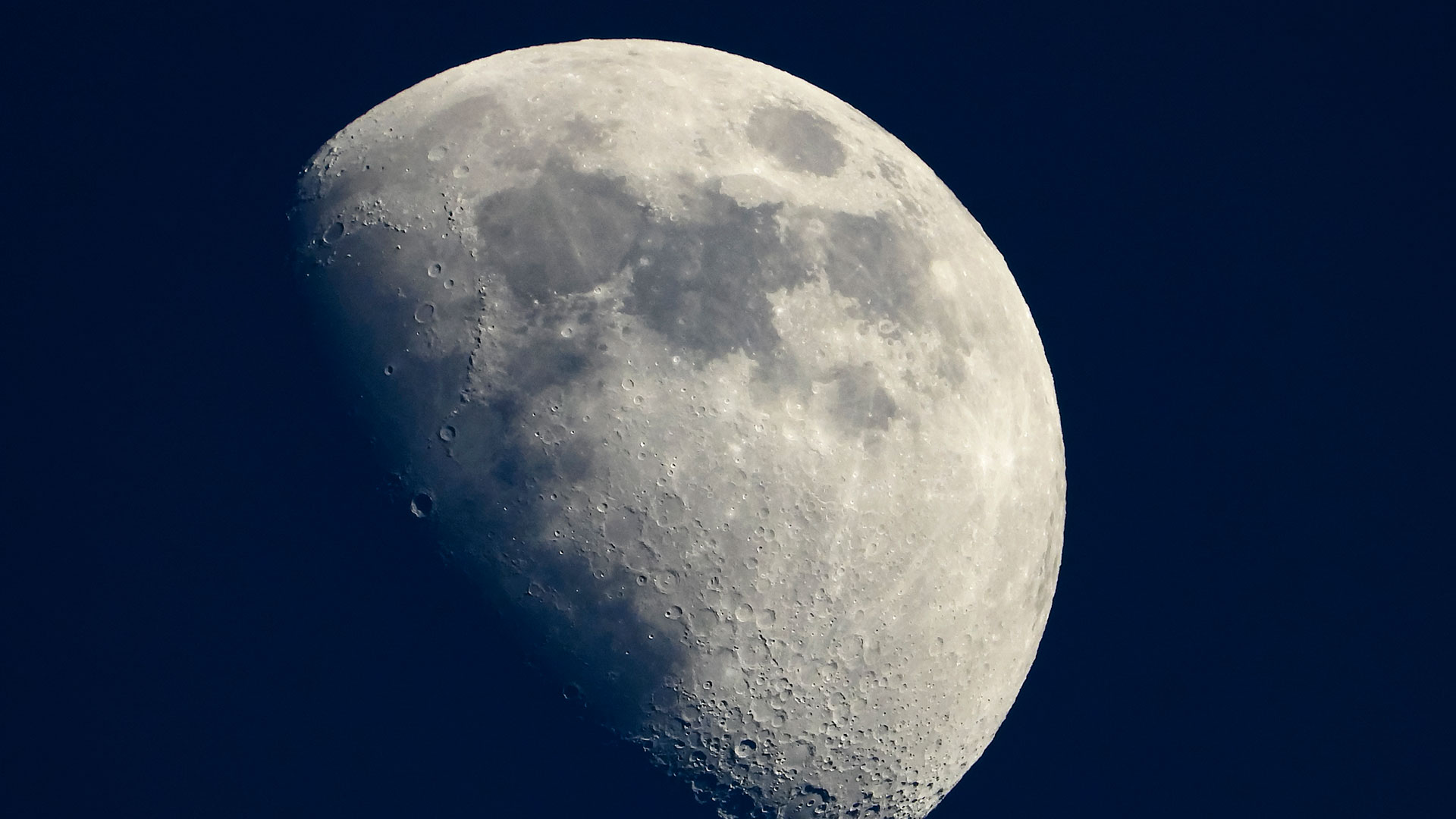 La NASA evalúa buscar socios internacionales para pisar la Luna