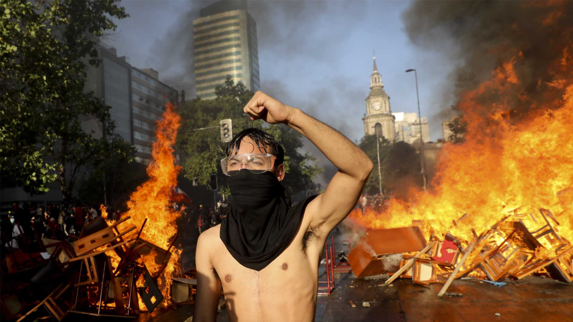 Chile arde en el primer día sin militares en la calle y tras el cambio de gabinete de Piñera