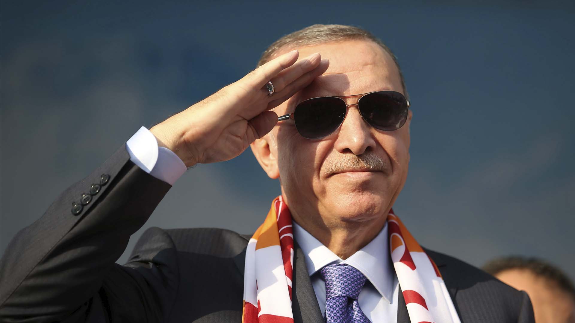 Erdogan exige apoyo a la UE para asentar a refugiados en Siria y EEUU envía militares a los campos petroleros