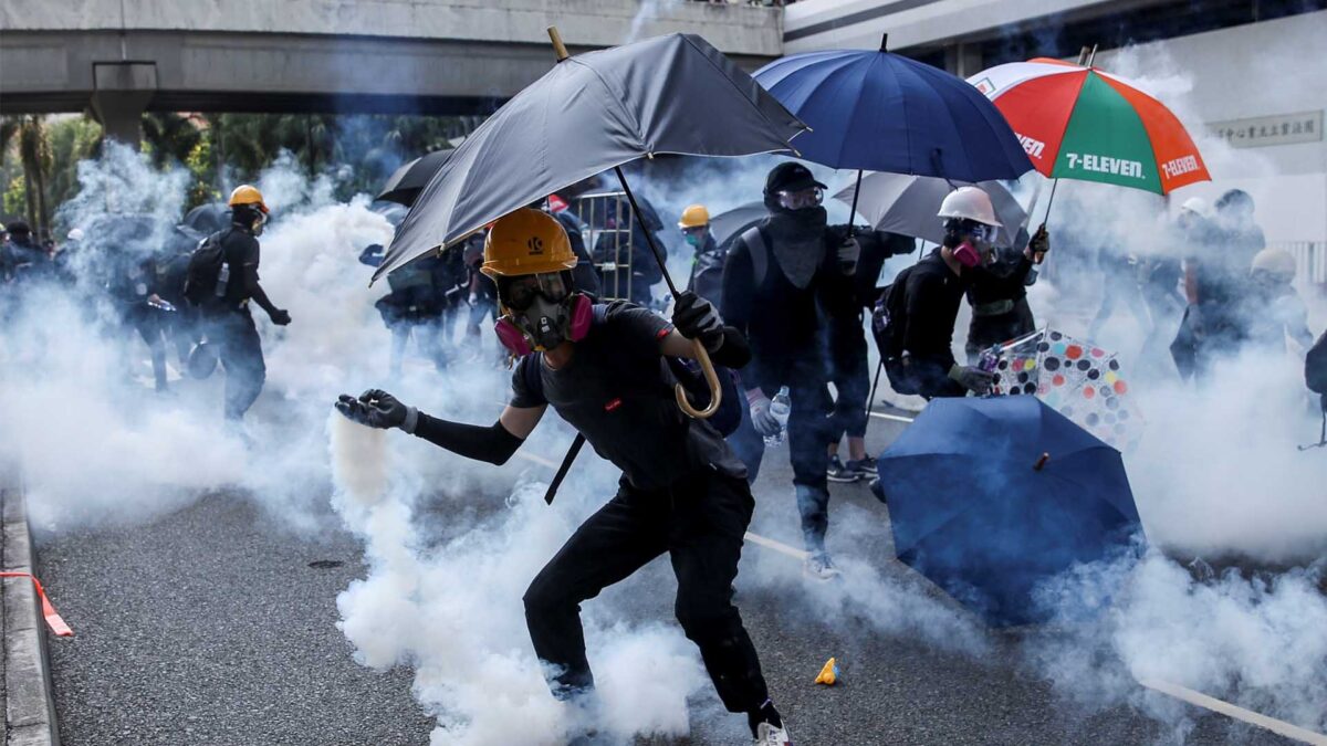 Herido de bala un manifestante en Hong Kong durante las protestas en el 70 aniversario de China