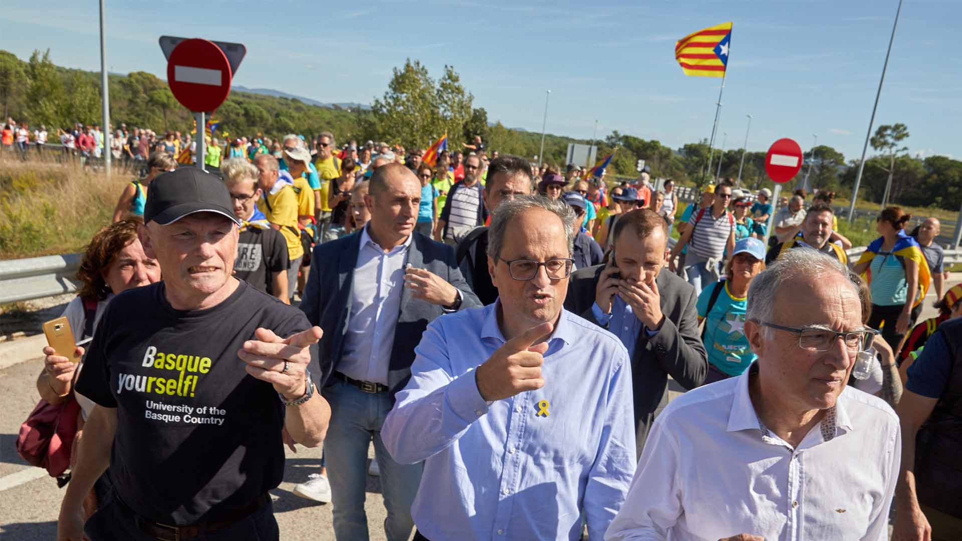 Torra se suma a la marcha independentista de Girona y evita condenar la violencia en Cataluña