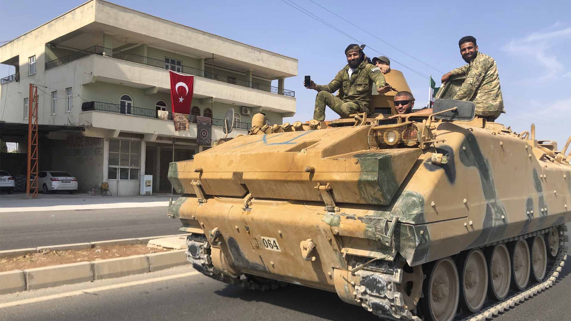 Turquía pone fin a su ofensiva en Siria y Rusia avisa a los kurdos de que si no se retiran "serán aplastados"