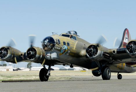 Un avión de la Segunda Guerra Mundial se estrella en Connecticut con 13 personas a bordo