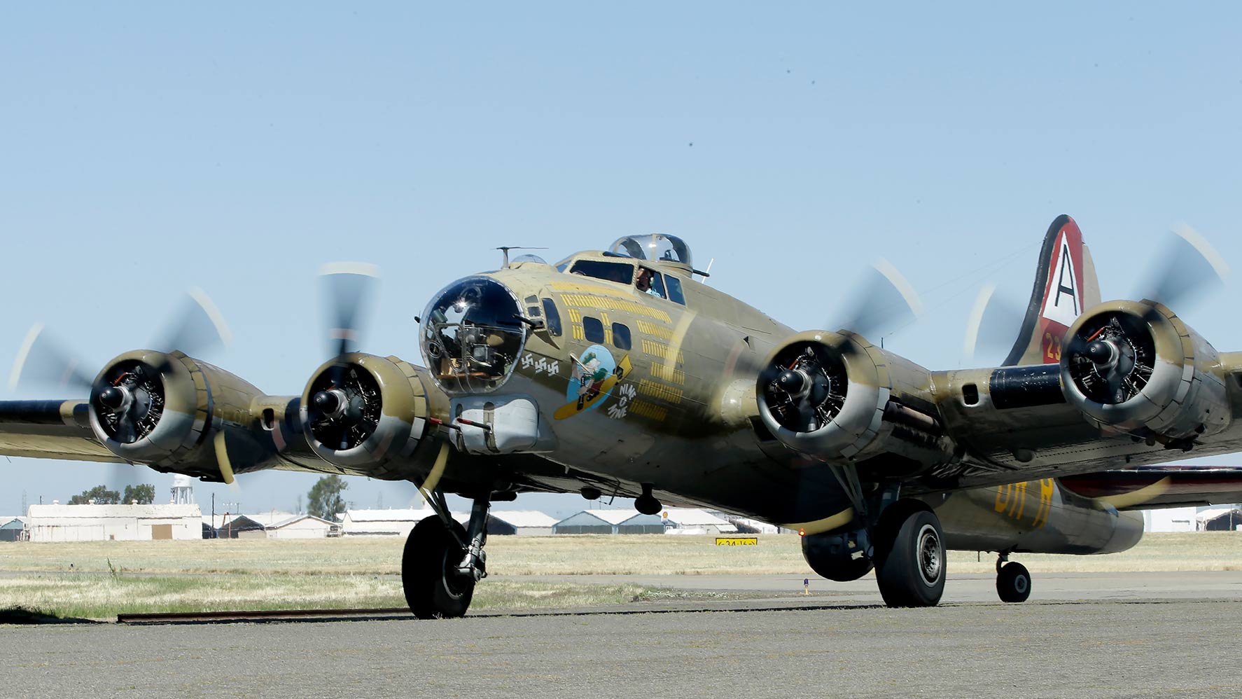 Un avión de la Segunda Guerra Mundial se estrella en Connecticut con 13 personas a bordo