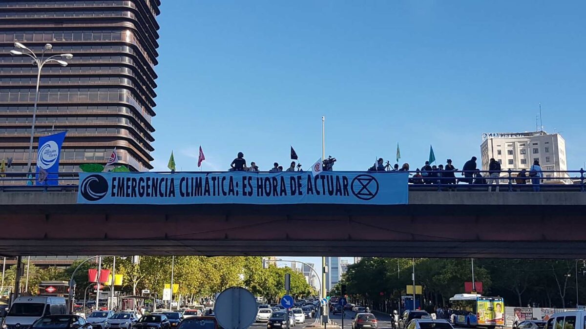 Tres detenidos en la protesta contra el cambio climático que ha paralizado el tráfico en Madrid