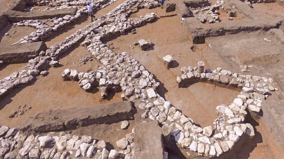 Un grupo de arqueólogos halla en Israel vestigios de una ciudad de hace 5.000 años