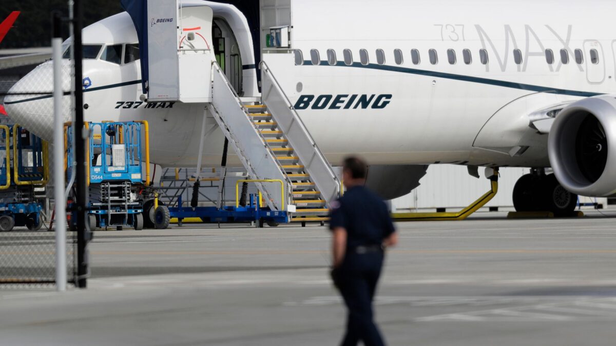 Boeing inmoviliza 50 aviones por «fisuras estructurales»