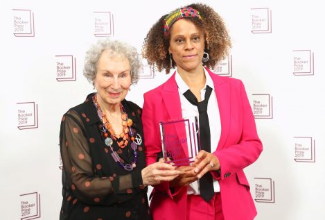 Las escritoras Margaret Atwood y Bernardine Evaristo ganan el Booker Prize 2019