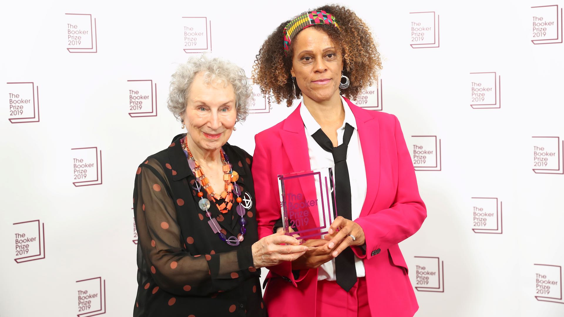 Las escritoras Margaret Atwood y Bernardine Evaristo ganan el Booker Prize 2019