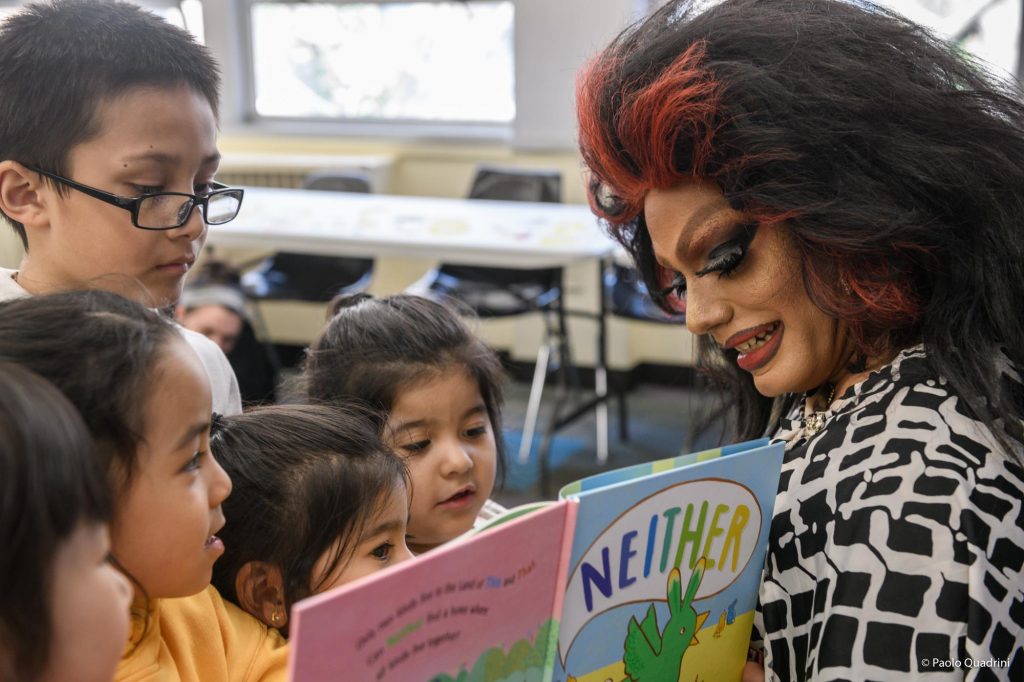 Colorín colorado: Drag Queens en bibliotecas para acabar con la transfobia en la infancia 6