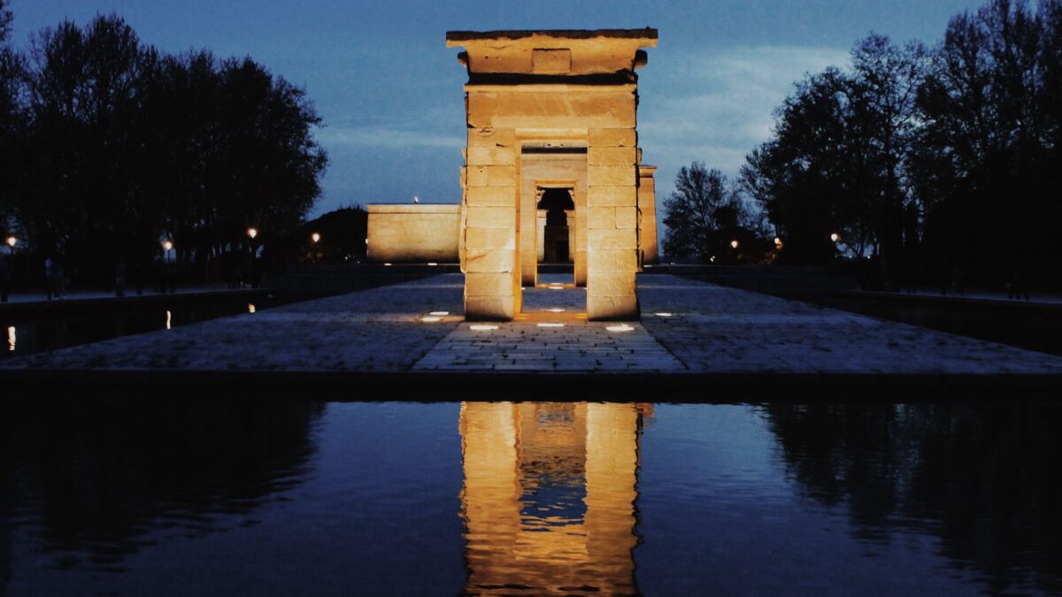 La agónica muerte del Templo de Debod, el tesoro abandonado por Madrid