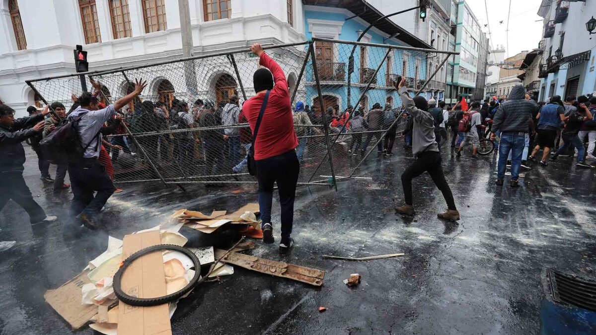 Ecuador decreta el estado de excepción por las protestas por la subida del combustible