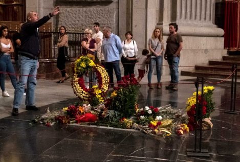 El ataúd de Franco saldrá de la basílica a hombros de sus familiares