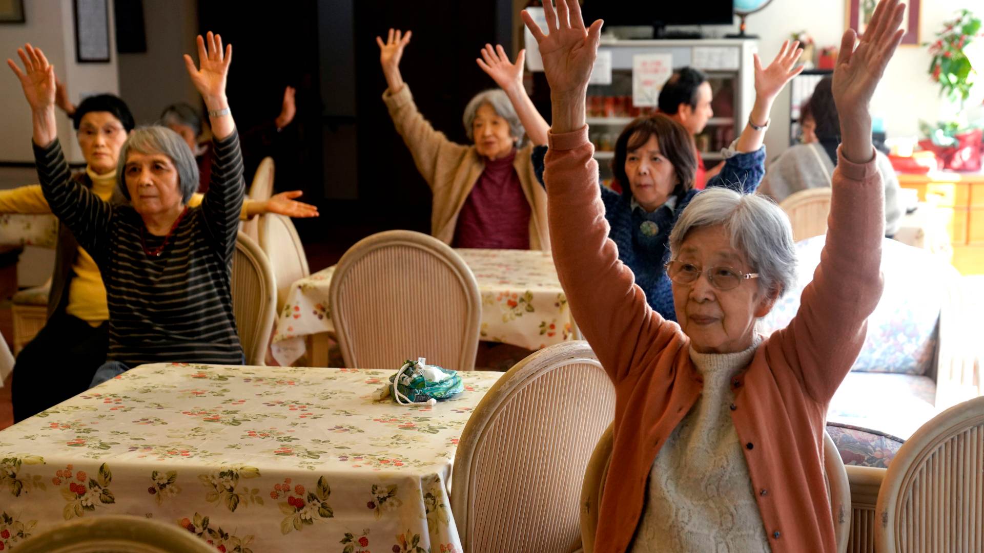Japón aplica un nuevo plan para financiar las pensiones: subir dos puntos el IVA
