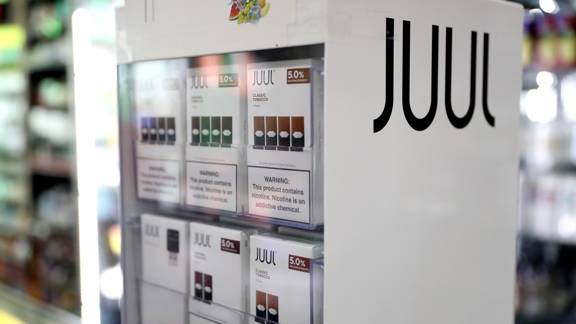 Juul dejará de vender sus cigarros electrónicos con sabor a frutas y postres por la adicción que causa a los jóvenes