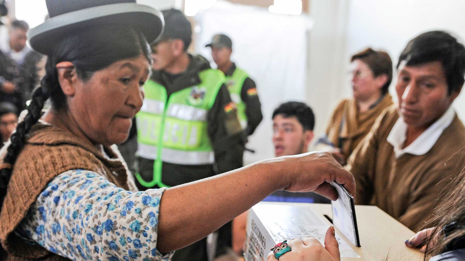 Las elecciones en Bolivia abren la puerta a una segunda vuelta entre Morales y Mesa