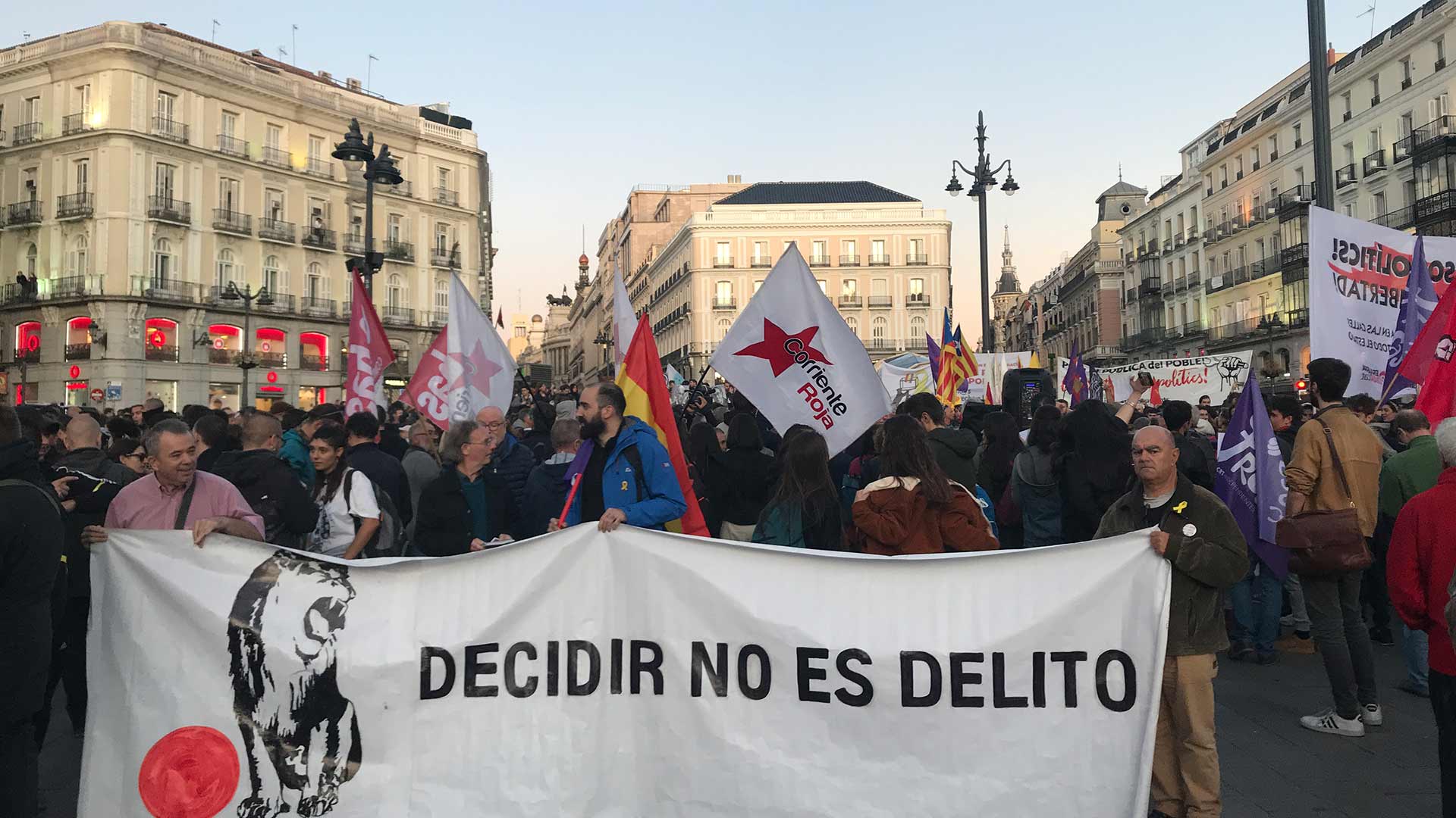“Madrid está con el pueblo catalán”, así se solidarizan los ciudadanos de la capital con Cataluña 3